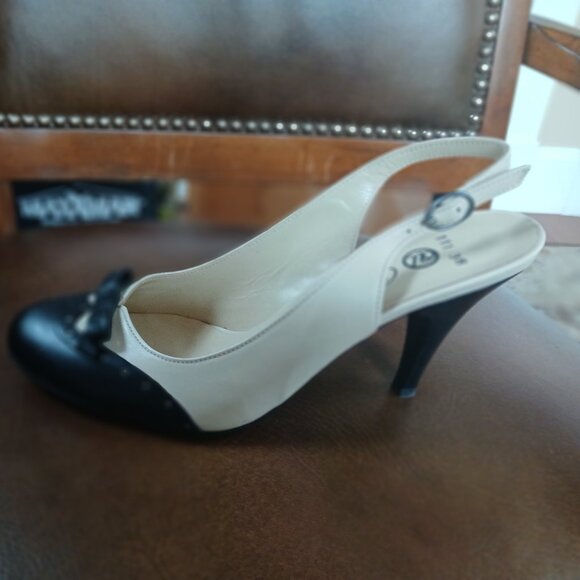 Smart leather pumps. New and unworn. - Picture 2 of 6